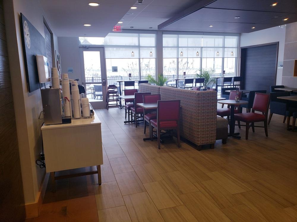 Holiday Inn Express & Suites By Ihg Altoona By Ihg Luaran gambar